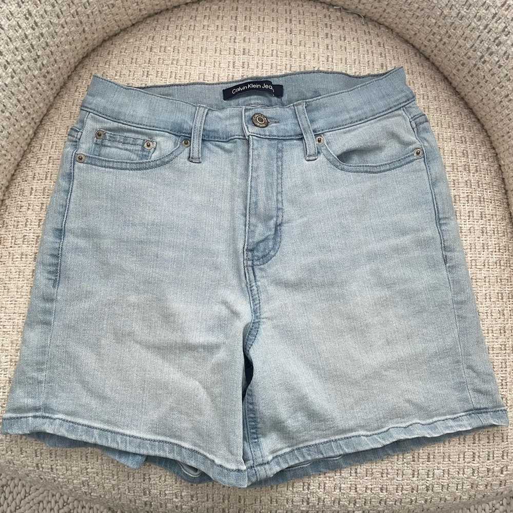 Calvin Klein Jeans shorts size 25